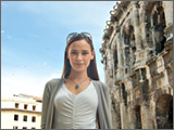 Simply press the
shutter button! Face
and sky look as good
as the real thing.